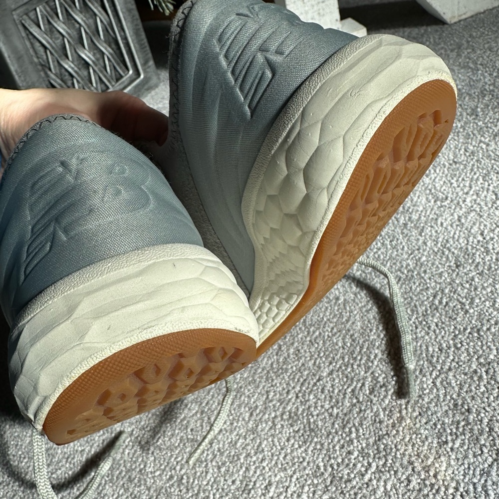 Women’s New Balance Size 6. Gray, cream, gum sole. Excellent Condition!! - Picture 6 of 15